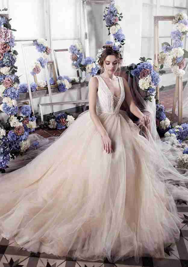 Tulle Wedding Dress A-Line/Princess V-Neck Court Train With Sequins