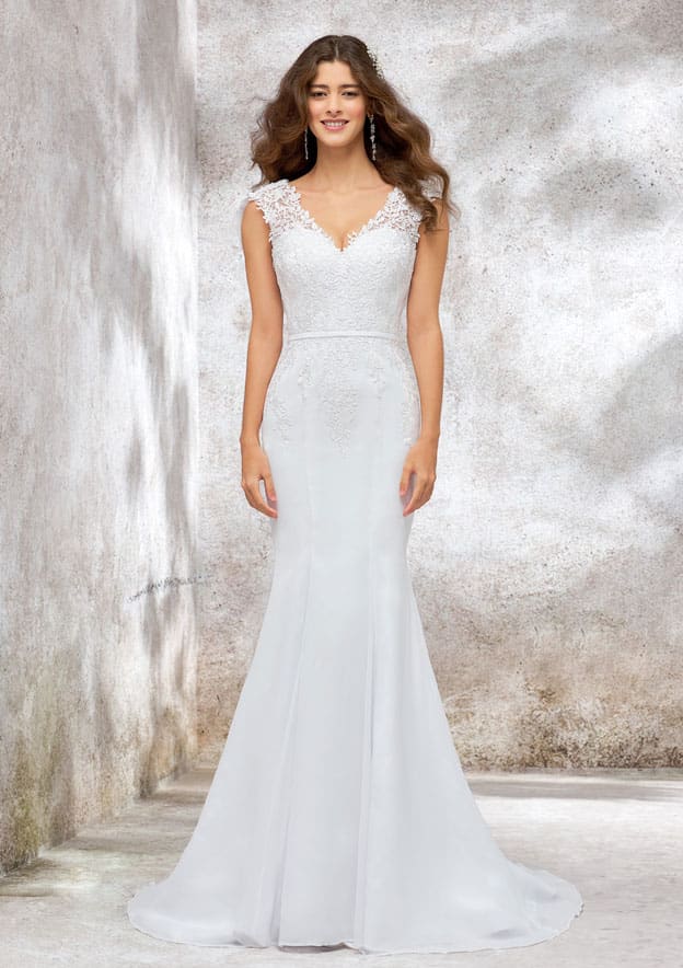 Trumpet/Mermaid V Neck Sleeveless Sweep Train Chiffon Wedding Dress With Appliques