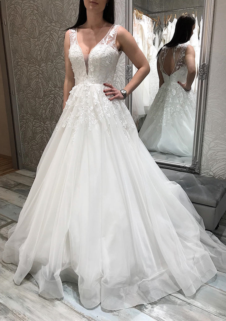 Princess A-line V Neck Sleeveless Tulle Sweep Train Wedding Dress With Appliques Lace