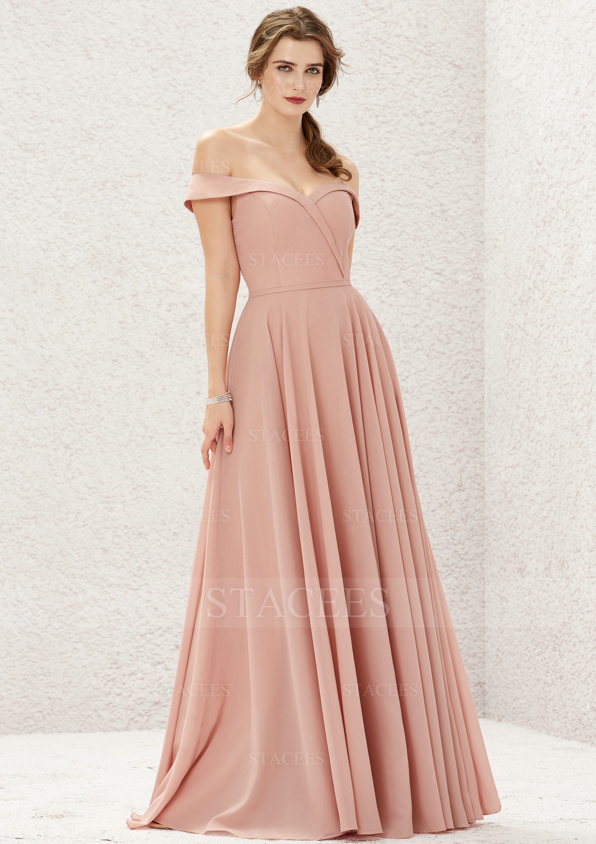 Trapèze épaule dénudée mousseline ras du sol robe de demoiselle d'honneur rose pale 