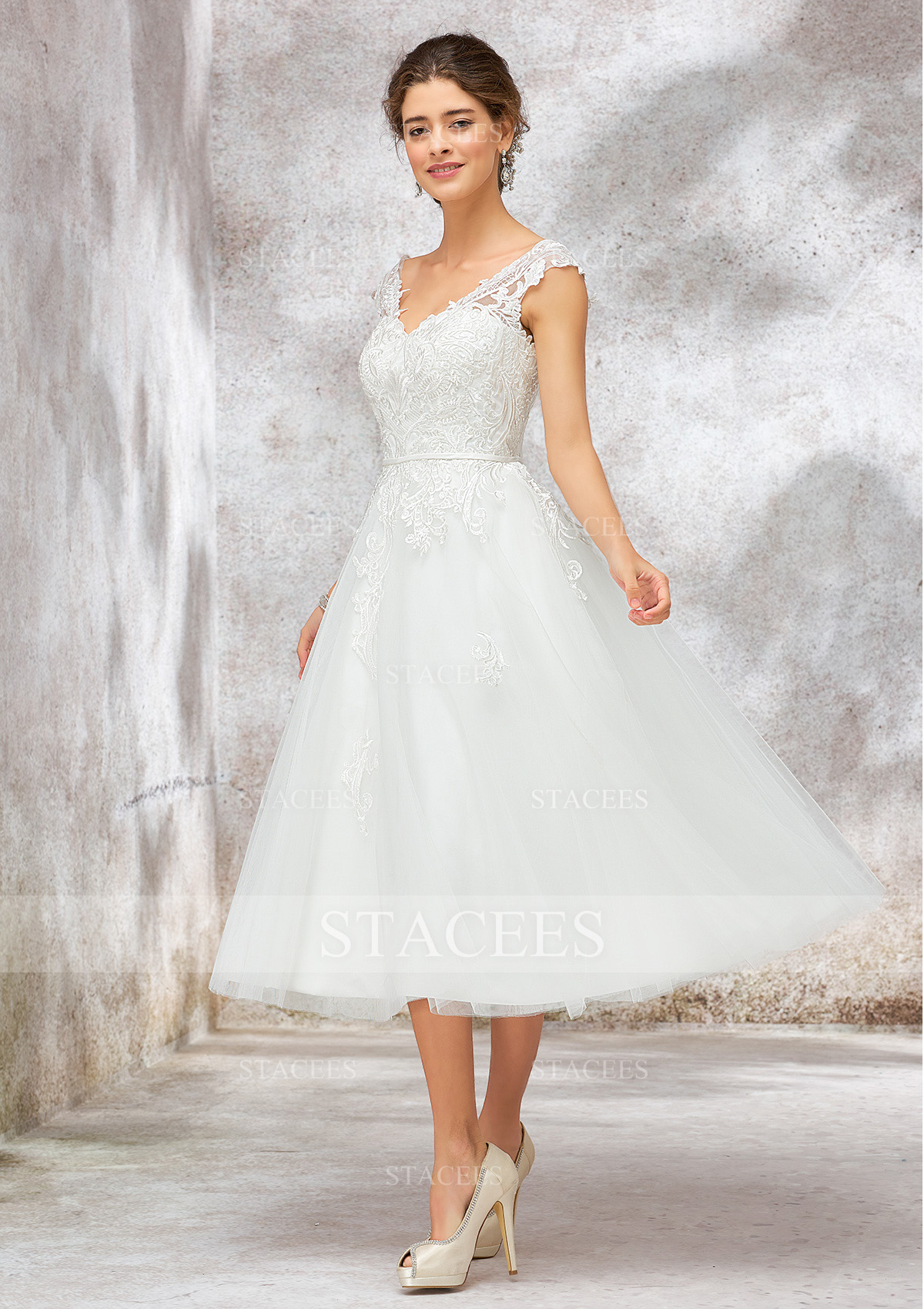 Robe trapèze col en v dentelle tulle satin longueur mollet robe de mariée 