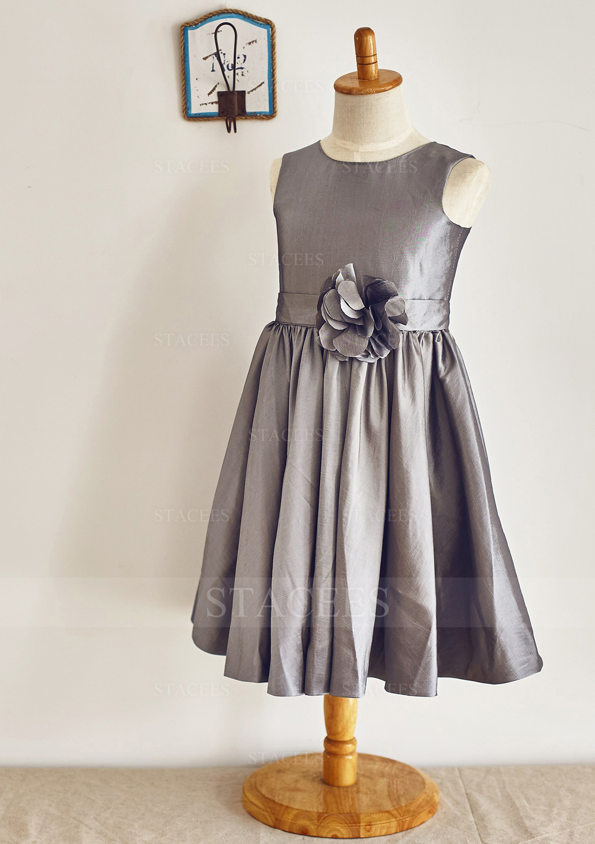 A-line/Princess Scoop Neck Tea-Length Taffeta Flower Girl Dress With Flowers