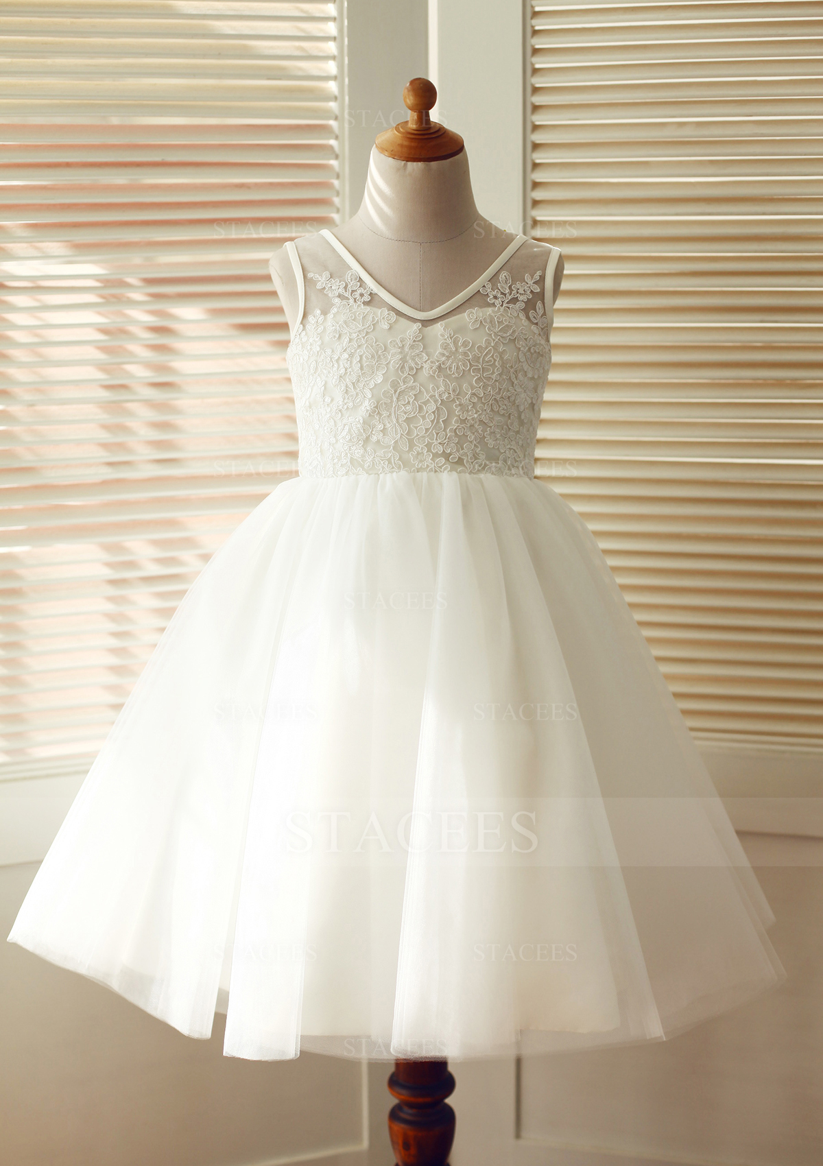 A-line/Princess V Neck Knee-Length Lace Tulle Flower Girl Dress 