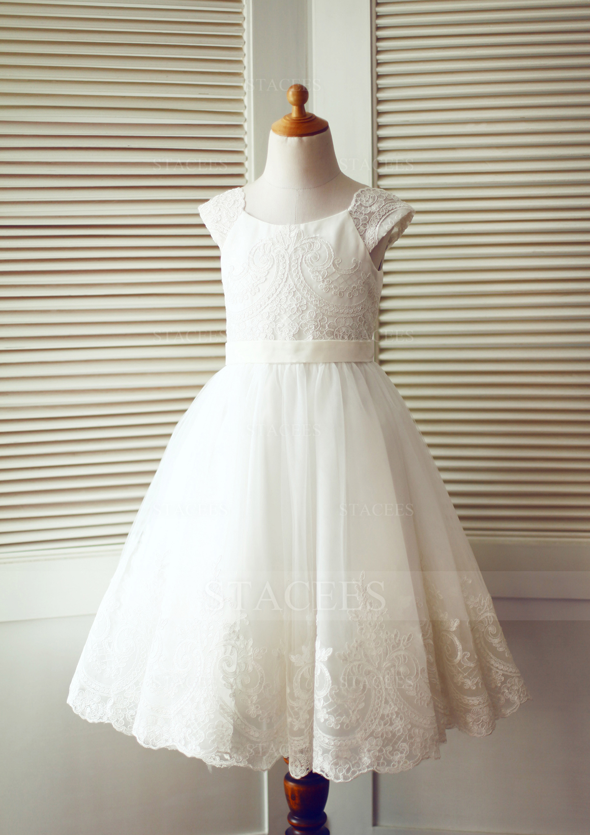 Lace-embroidered A-line Scoop Neck Tulle Flower Girl Dress