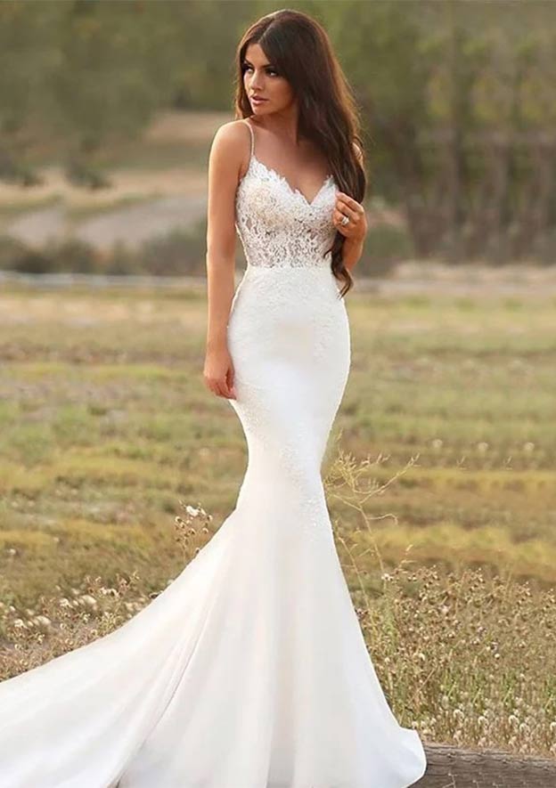 Trumpet/Mermaid Court Train Lace Tulle Wedding Dress with Appliques Lace