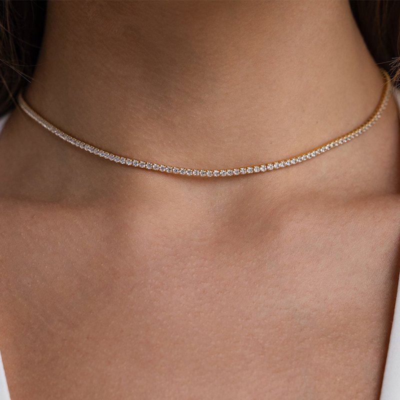 Attractif simple acier inoxydable colliers avec zircone cubique