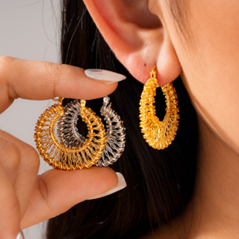 Dorado Pendientes elegantes clásicos circulares de aleación para mujer - STACEES