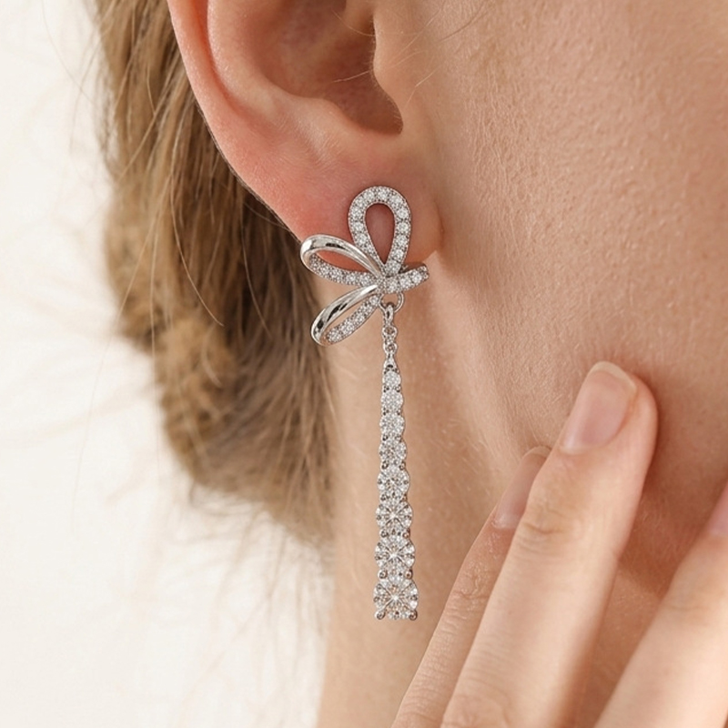 Pendientes atractivos y encantadores de cobre con circonita cúbica para mujer