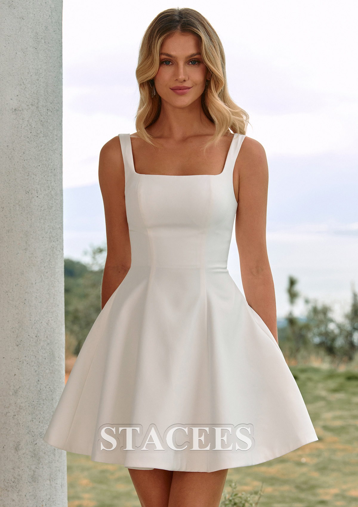 Ivoire Trapèze encolure carré crêpe élastique courte/mini robe de fête de la rentré - STACEES