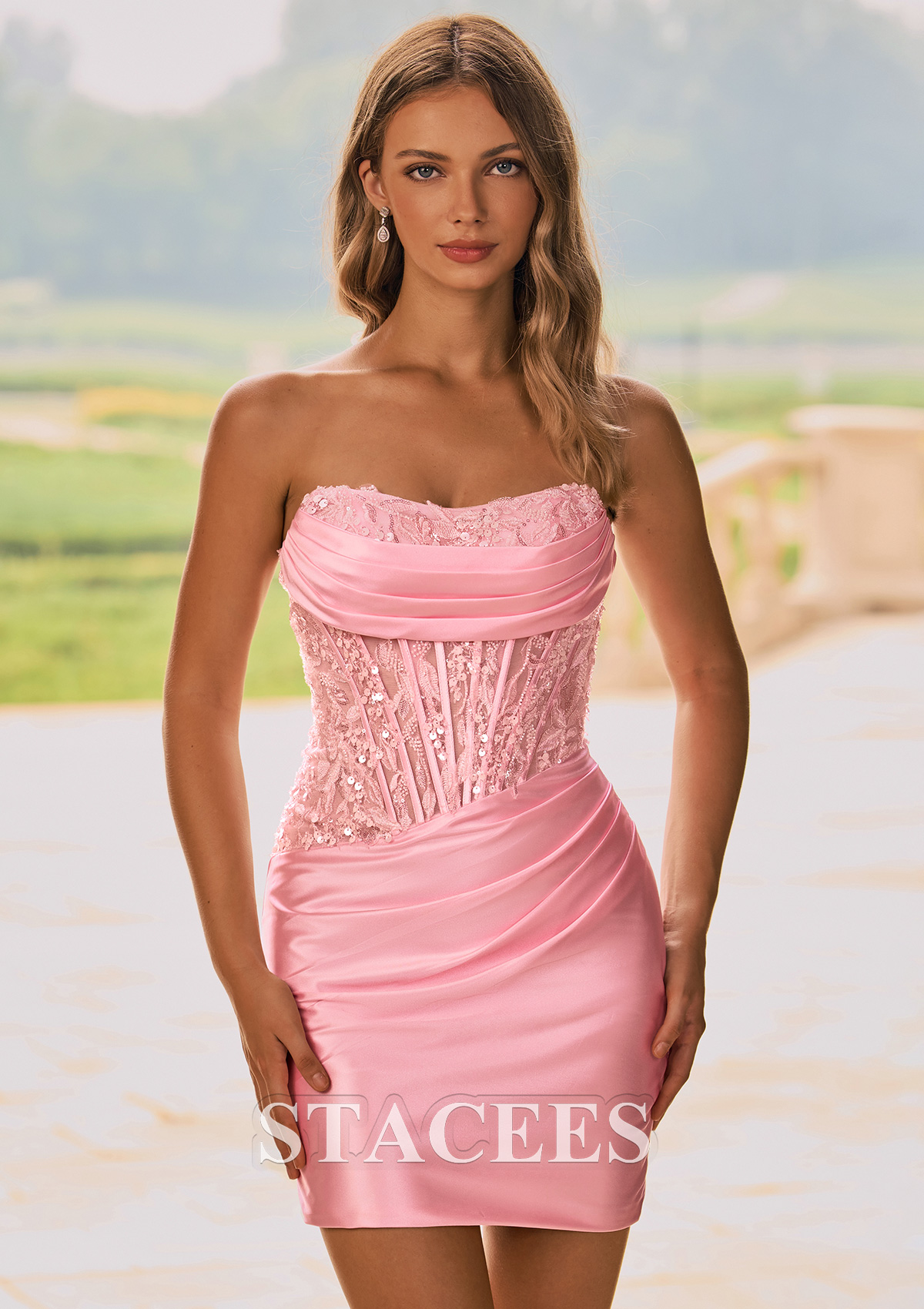 Rose Rougissant Fourreau carrée soie comme du satin courte/mini robe de fête de la rentré avec appliqué perles - STACEES