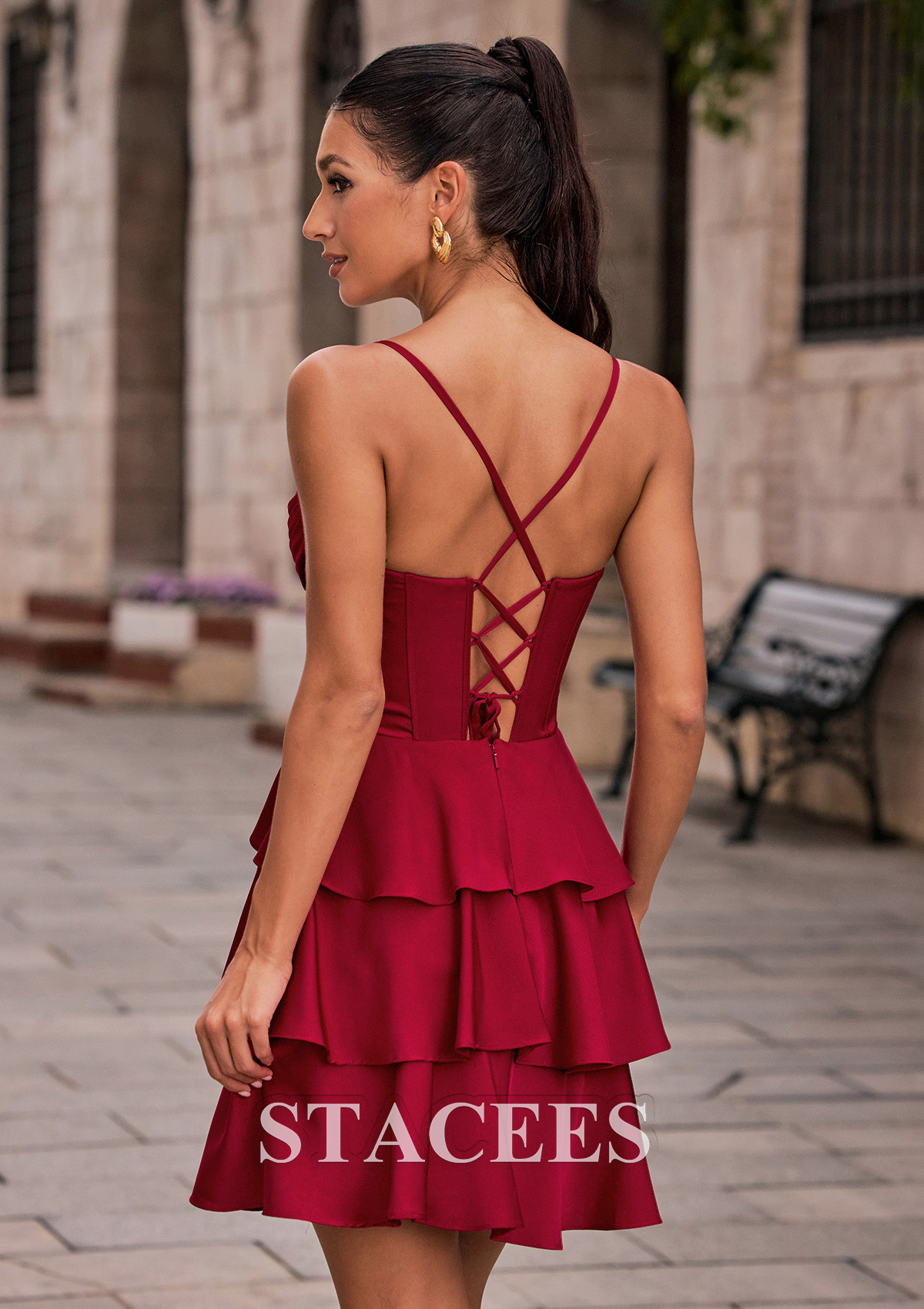 Bordeaux Robe trapèze col bénitier satin extensible courte/mini robe de fête de la rentrée avec plissé volants - STACEES