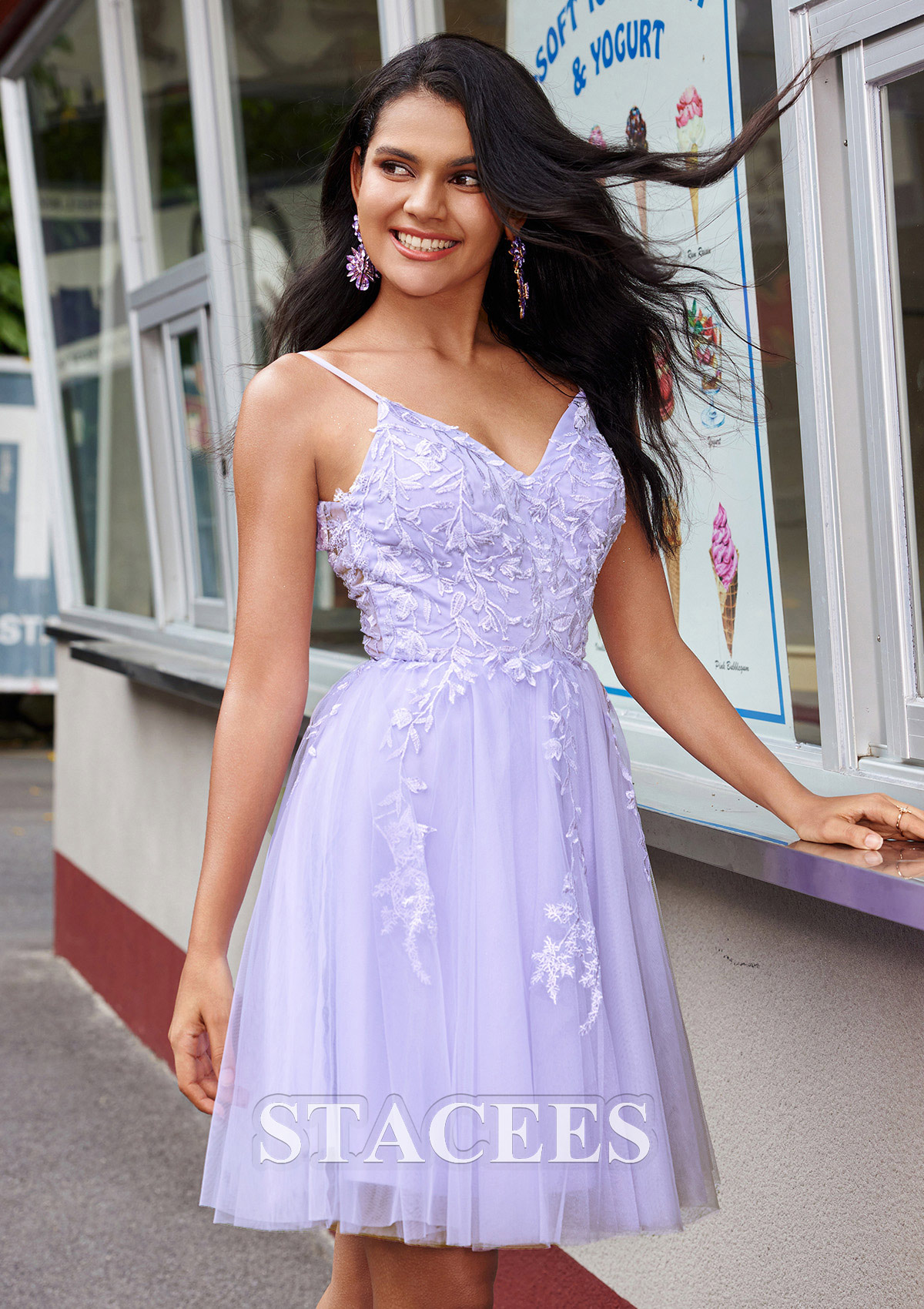 Comme Image Robe trapèze col en v tulle courte/mini robe de fête de la rentrée avec appliqué - STACEES