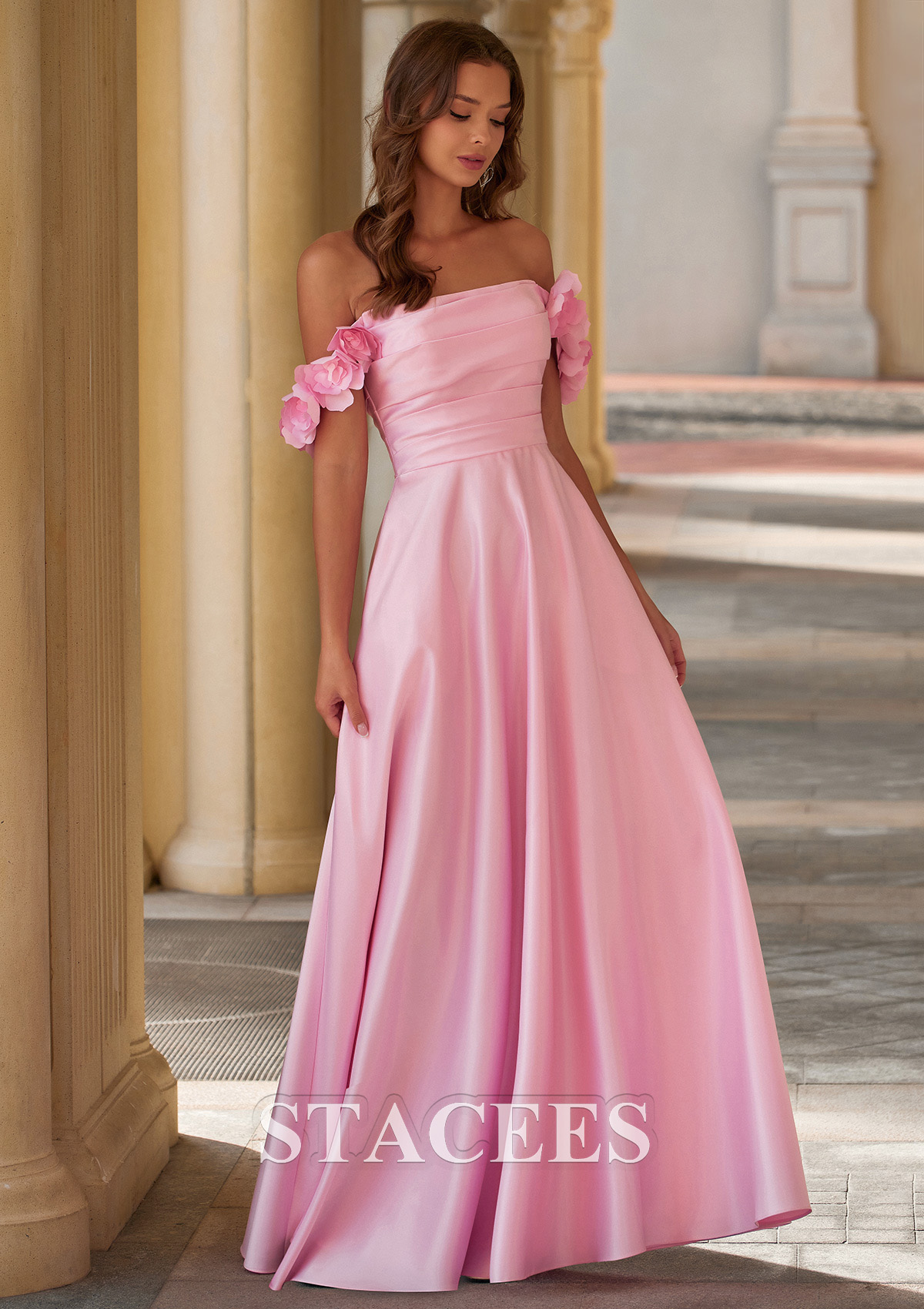 Rose Bonbon Trapèze épaule dénudée satin longueur ras du sol robe de bal avec fleurs plissé poches - STACEES