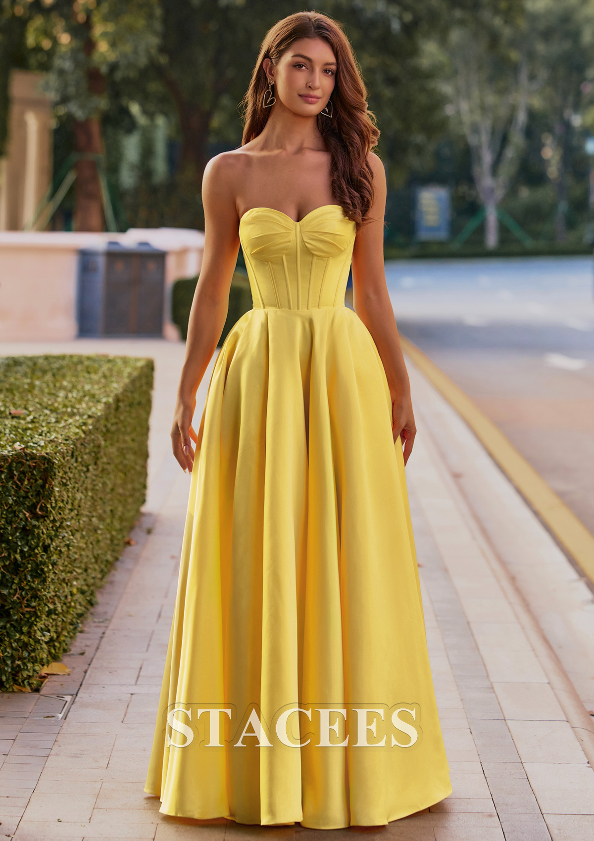 Jonquille Trapèze cache coeur satin longueur ras du sol robe de bal avec plissé poches fendue - STACEES