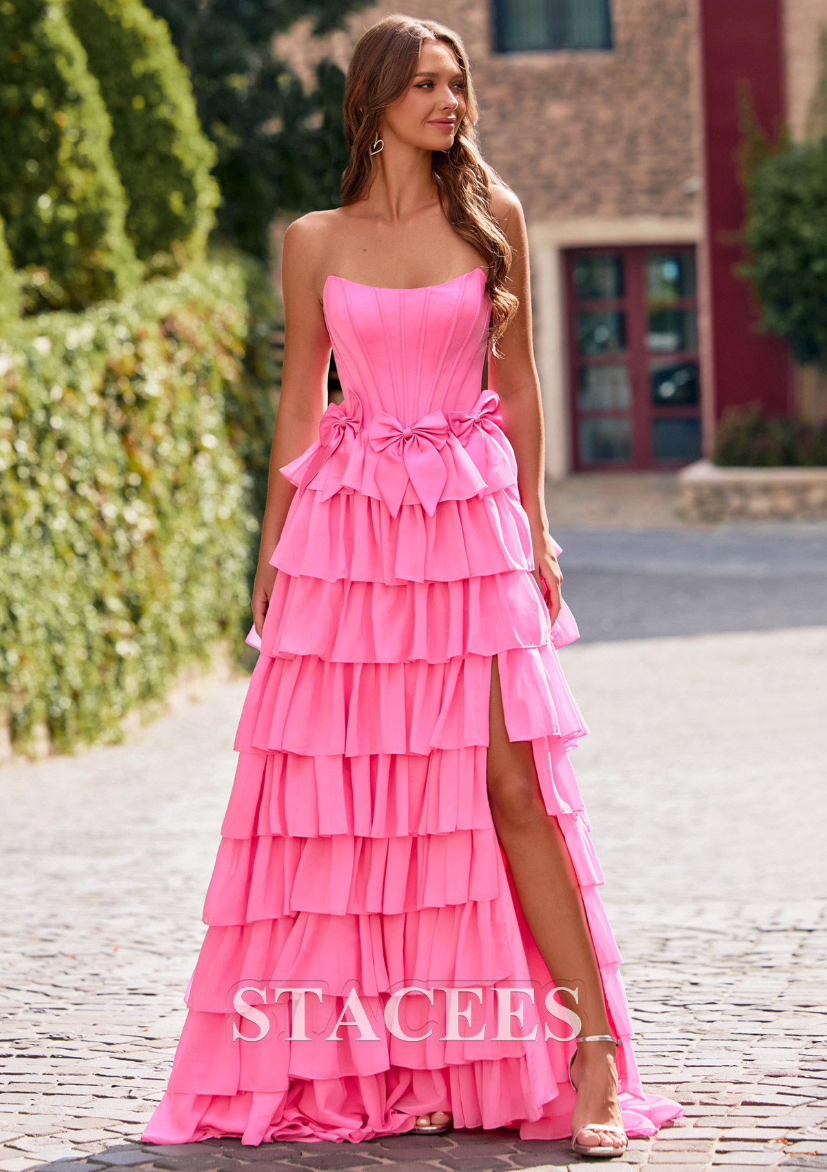 Azalée Trapèze scoop mousseline traîne balayage robe de bal avec noeud papillon volants - STACEES