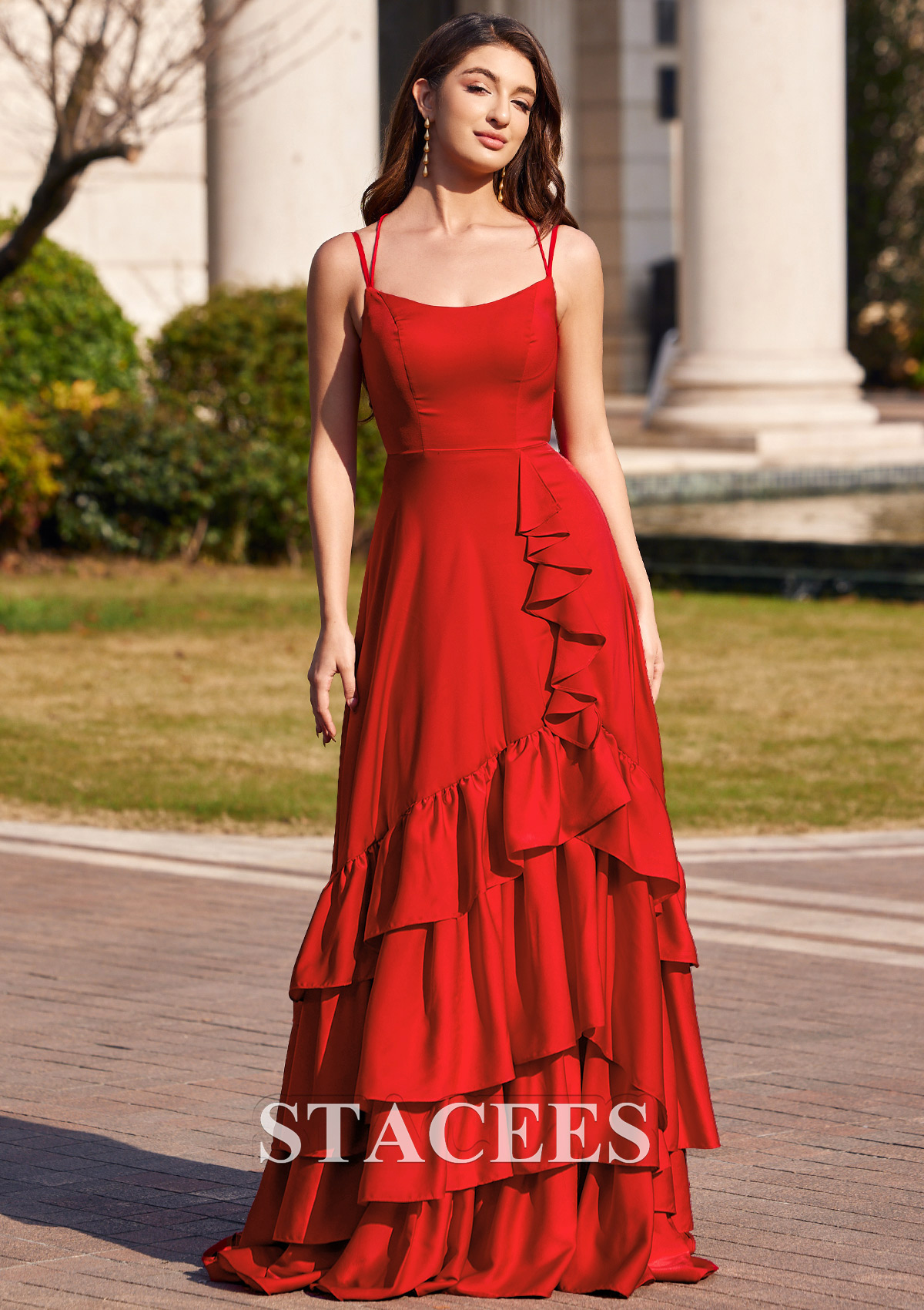 Rouge Robe trapèze carrée satin extensible traîne balayage robe de bal - STACEES