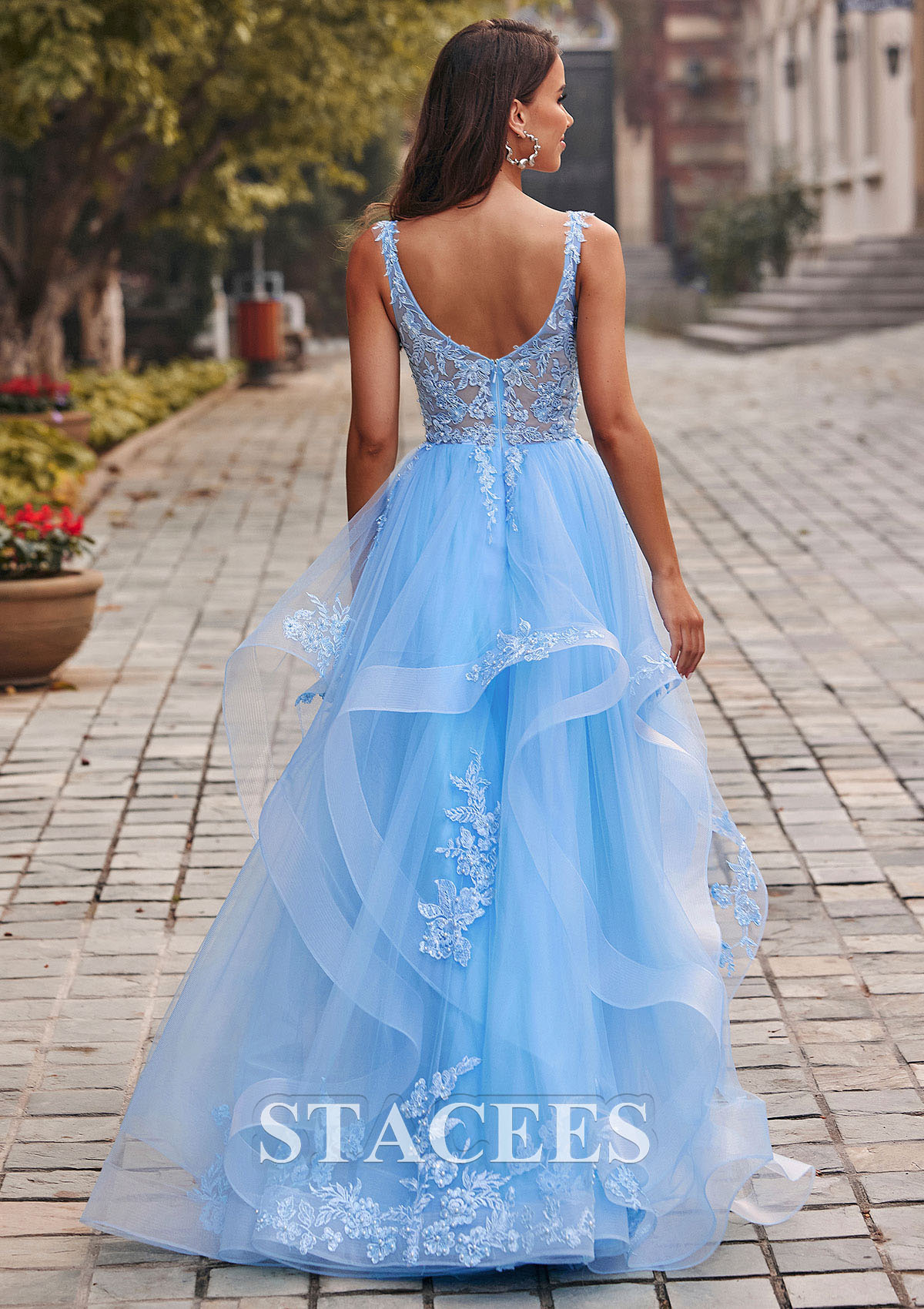 As picture Trapèze col en v tulle traîne balayage robe de bal avec volants  - STACEES