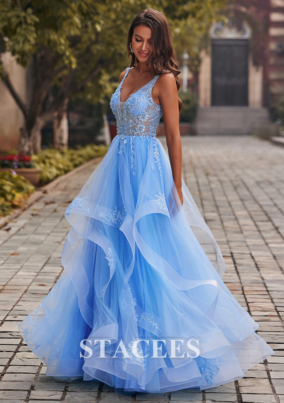 As picture Trapèze col en v tulle traîne balayage robe de bal avec volants  - STACEES