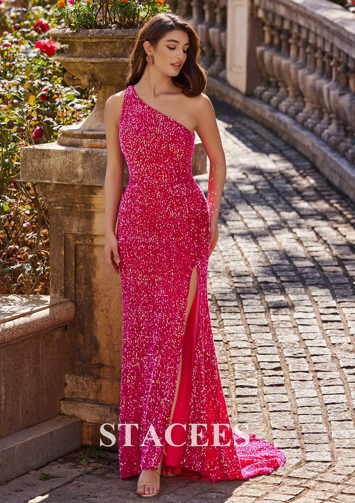 Fuchsia Cubierta un hombre lentejuelas de terciopelo barrer tren vestido de graduación - STACEES